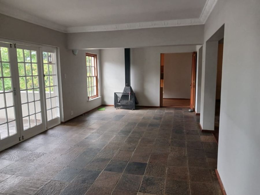 To Let 4 Bedroom Property for Rent in Lemoenkloof Western Cape
